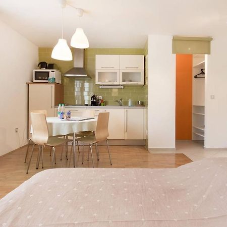 Apartment Rainbow Studio Ljubljana Szoba fotó